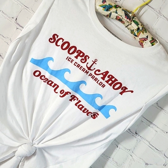 Netflix Stranger Things Scoops Ahoy Ice Cream Parlor White Tie Front Shirt Sz S - Picture 9 of 17
